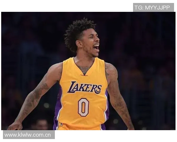 尼克杨谈布克遭遇重演称强行打控卫让人无奈