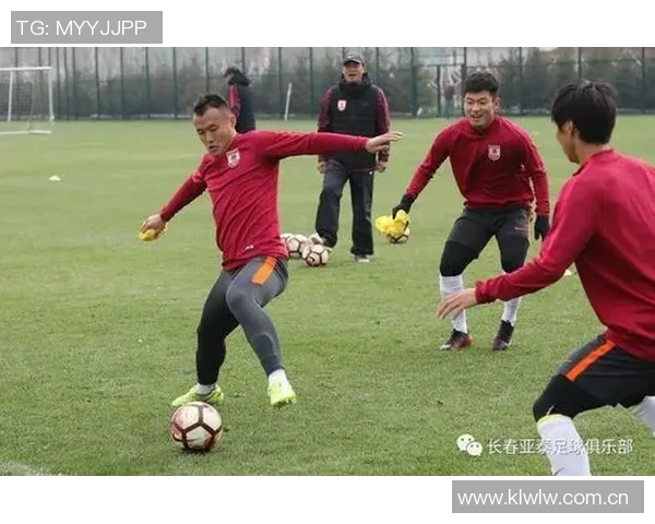 长春气温骤降却挡不住亚泰将士训练热情奋勇备战新赛季