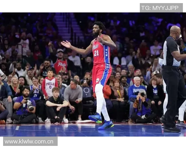 米切尔首节独得13分表现抢眼但失误和犯规略显频繁 米切尔首节独得13分表现抢眼但失误和犯规略显频繁