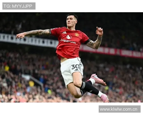 曼联球迷五连胜才理发拉门斯期待再赢两场继续庆祝 曼联球迷五连胜才理发拉门斯期待再赢两场继续庆祝