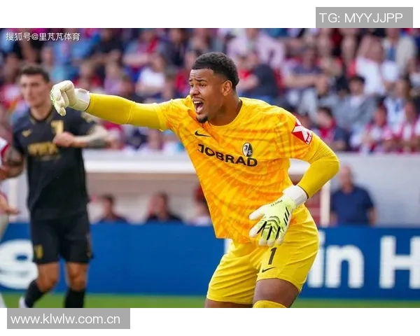 意甲新赛季启用橙色官方用球提升比赛中足球可见性