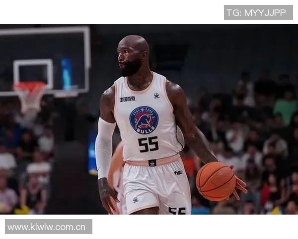 费尔斯表现低迷7号秀13投仅4中贡献15分5失误下半场状态更差仅得4分 费尔斯表现低迷7号秀13投仅4中贡献15分5失误下半场状态更差仅得4分