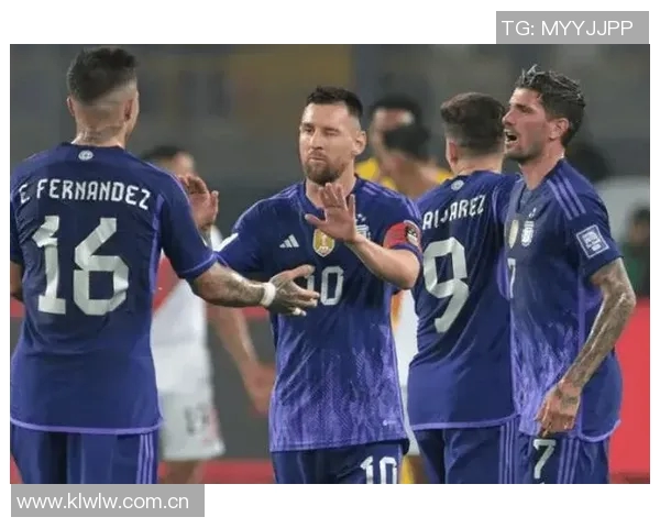 梅西挺身而出对抗肘击事件教育阿根廷老乡维护比赛公正