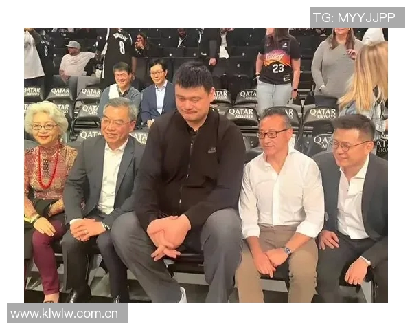 蔡崇信分享与成龙互动照片篮网季前赛将在澳门举行