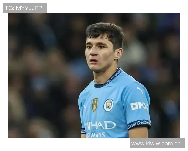 曼城官方祝贺19岁小将查理格雷成功完成一线队首秀