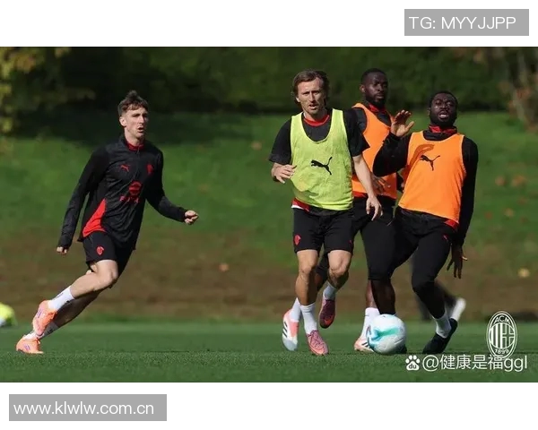 莱奥提前回归米兰积极训练全力争取重返首发阵容