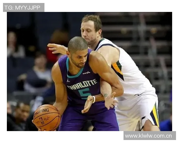 巴图姆发球踩线引争议帕金斯怒斥这球太愚蠢像业余篮球