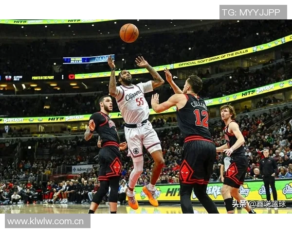 哈登梦回巅峰半场狂砍26分三分球6中5展现绝佳状态