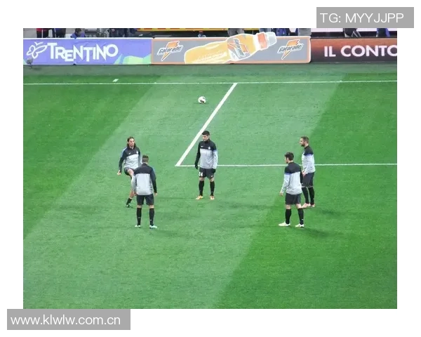 前裁判解析国米与那不勒斯平局点球判罚合理性及黄牌争议