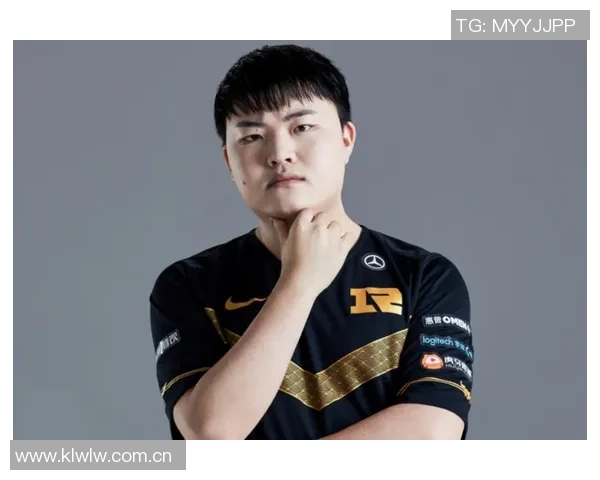 孔帕尼称赞卡尔训练刻苦队友调侃展现团队氛围